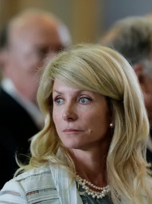 Wendy Davis Expressing Determination. Wallpaper