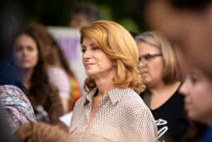 Wendy Davis In A Crowd Wallpaper