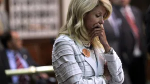 Wendy Davis In A Thoughtful Moment Wallpaper