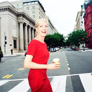 Wendy Davis In Bright Red Dress Wallpaper