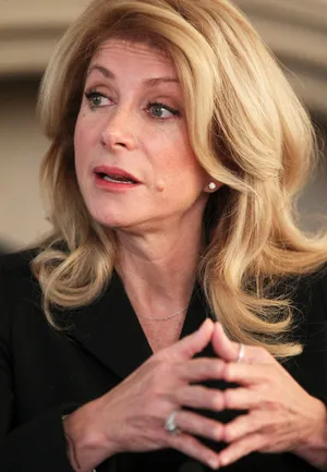 Wendy Davis In Deep Thought Wallpaper