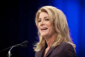 Wendy Davis Smiles Wallpaper
