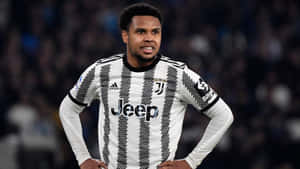 Weston Mc Kennie Juventus Midfielder Action Wallpaper