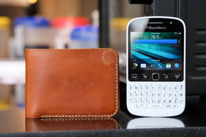 White Blackberry Wallet Wallpaper