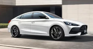 White M G5 Sedan Motion Wallpaper