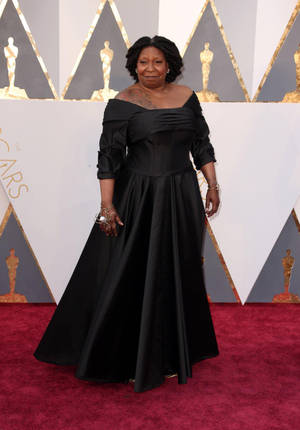 Whoopi Goldberg Oscars Award Wallpaper