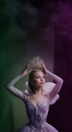Wicked Glinda Crown Moment Wallpaper