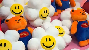 Wiggle Wiggle Happy Plush Toys Wallpaper