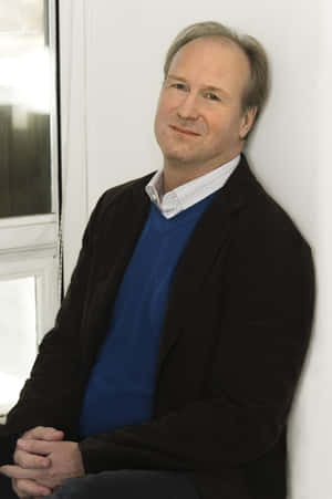 William Hurt, An Award-winning Actor In A Classic Portrait Wallpaper