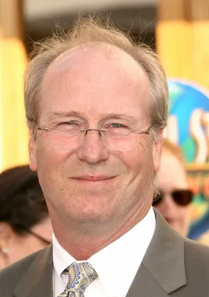 William Hurt Striking A Pose Wallpaper