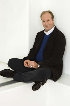 William Hurt, The Award-winning American Actor In A Relaxed Pose. Wallpaper