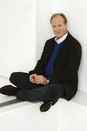 William Hurt, The Award-winning American Actor In A Relaxed Pose. Wallpaper