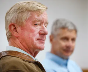 William Weld Having Meeting With People Wallpaper