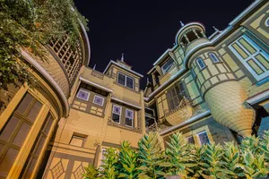 Winchester Mystery House At Night Wallpaper