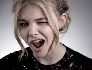 Winking Chloë Grace Moretz Wallpaper