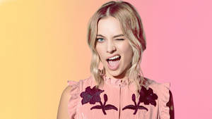 Winking Margot Robbie Wallpaper