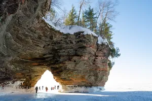 Winter_ Lake_ Superior_ Ice_ Cave_ Explorers.jpg Wallpaper