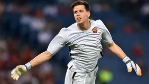 Wojciech Szczesny In Action Wallpaper