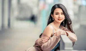 Woman Beautiful Earrings Wallpaper