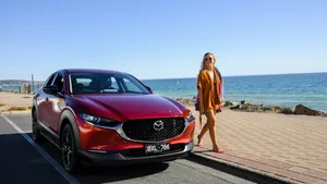 Womanand Red Carbythe Sea Wallpaper