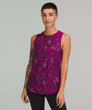 Womanin Purple Leopard Print Tank Top Wallpaper