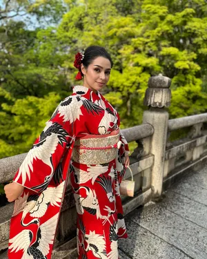 Womanin Red Kimono Wallpaper