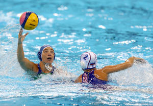 Women's Water Polo Team Wallpaper