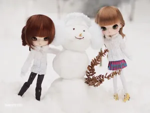 Wonderful Portrait Of Cute Sisters And Snowman Wallpaper
