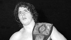 Wrestler Bruiser Brody With America Heavyweight Belt Wallpaper