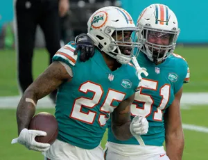 Xavien Howard Miami Dolphins Player Wallpaper