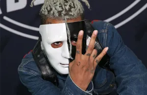 Xxxtentacion Pfp White And Black Mask Wallpaper