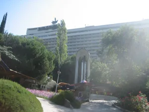 Yalta Inturist Gardens Wallpaper