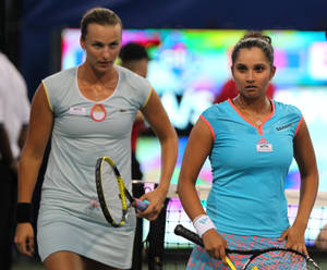 Yaroslava Shvedova Walking With Sania Mirza Wallpaper