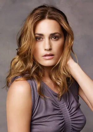 Yasmin Le Bon Radiant In Red Wallpaper