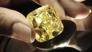 Yellow Diamond Shining Brightly Wallpaper