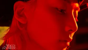 Yoon Jeonghan Attacca Wallpaper