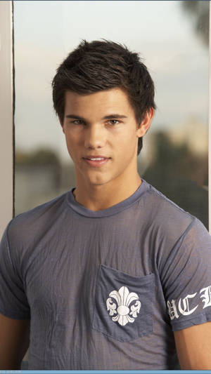 Young And Talented Actor Taylor Lautner Wallpaper