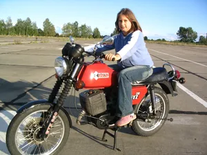 Young Rideron Red M Z Motorcycle Wallpaper