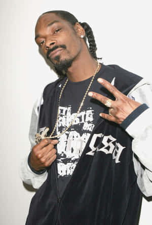 Young Snoop Dogg Beaming With Pride. Wallpaper