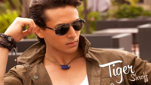 Young Tiger Shroff Wallpaper