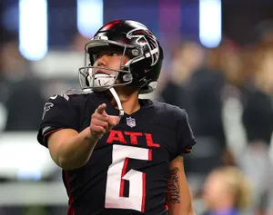 Younghoe Koo Atlanta Falcons Pointing Wallpaper