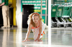 Yvonne Strahovski Crawling On Floor Wallpaper