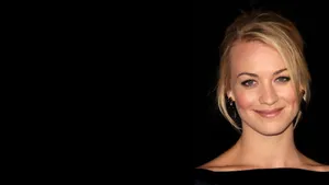 Yvonne Strahovski On Black Wallpaper Wallpaper