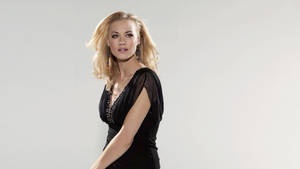 Yvonne Strahovski With Fierce Look In Black Dress Wallpaper