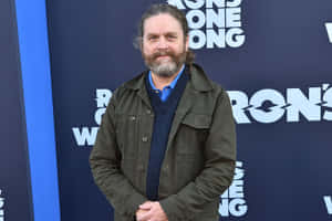 Zach Galifianakis Looking Cheerful Wallpaper