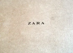 Zara's Fashionable Women's Outfit Collection Wallpaper