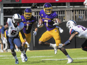 Zay Jones Dynamic In-game Photograph Wallpaper