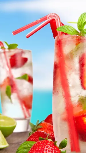Zesty Strawberry Drink Wallpaper