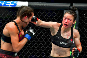 Zhang Weili Punching Joanna Jędrzejczyk Wallpaper