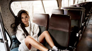 Zoe Kravitz Sittingin Bus Casual Look Wallpaper